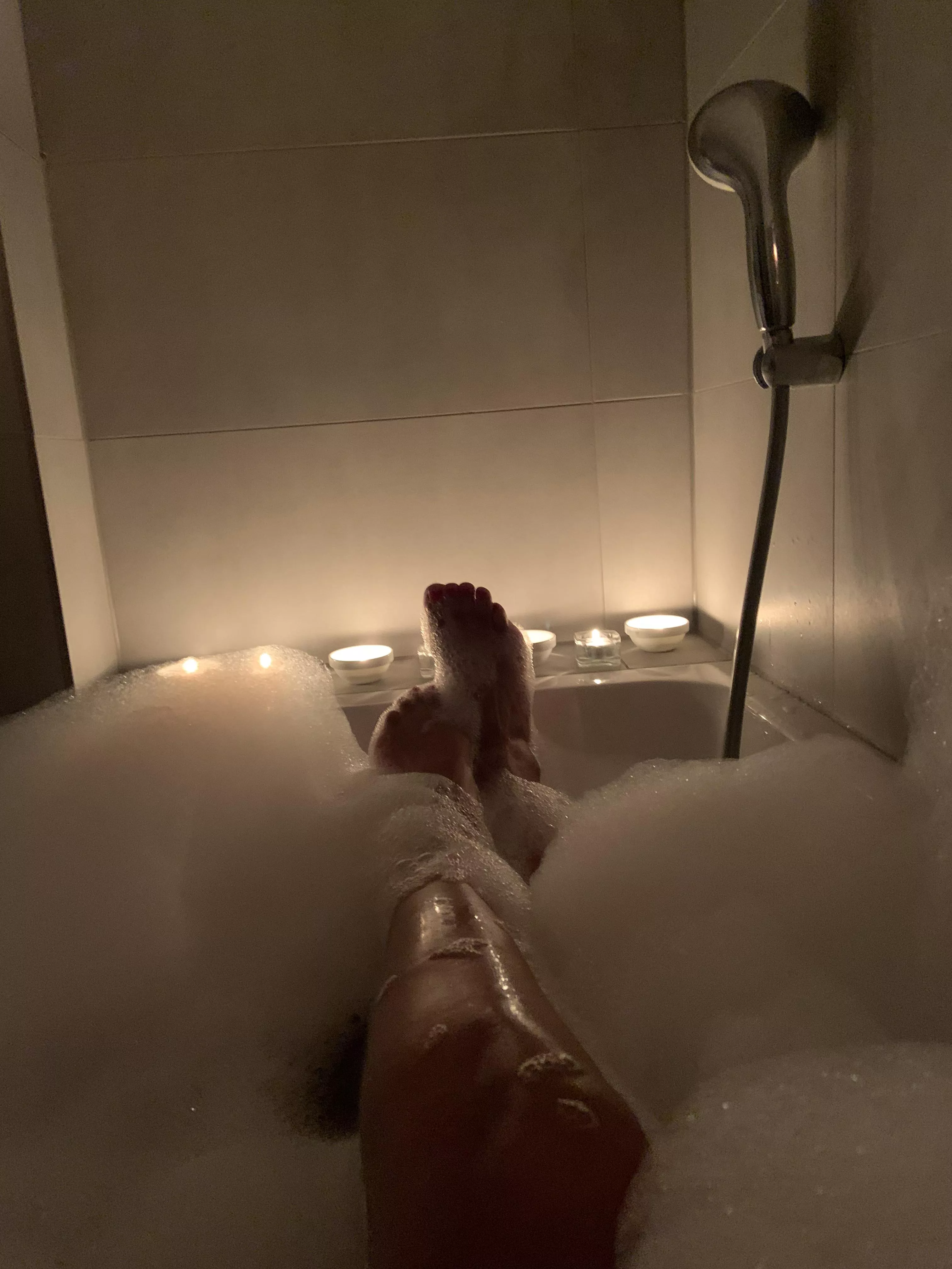 Who wants to take a bath? DM‘s welcome 😇