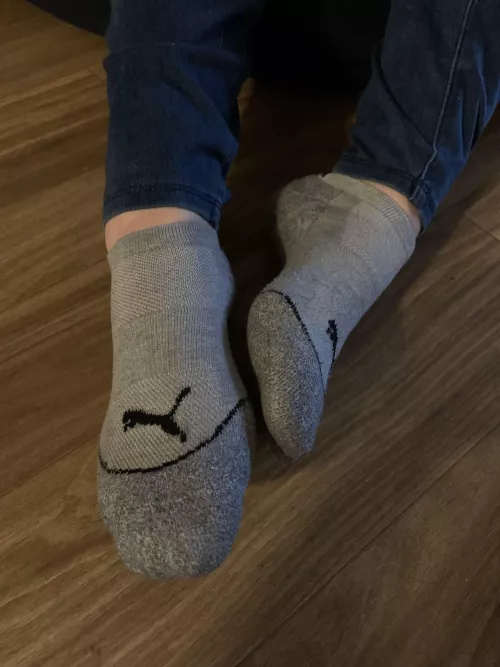 Who’s sniffing my socks after I wore them all day 😏
