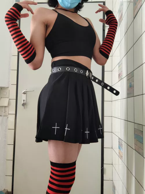 YOOOOOO!!!! I got my skirt and bra lessgoooooo. Look how cute it looks UwU I feel so good 😇