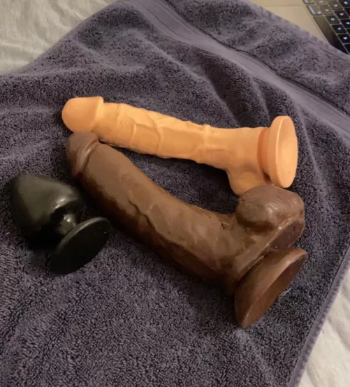 22 frat bottom. Hmu. Doms+. Stretch my hole. s_mike652