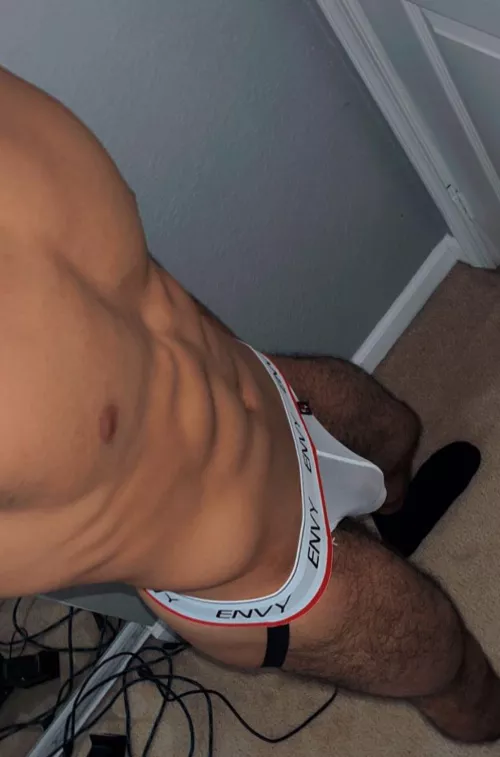 23 dl frat jock, stoned & horny af. mostly into white guys ( skinny or dadbods). must send face and asl. r@ceplay? verbal ++ precum++ hung++ sc👻: JOCTRAPP