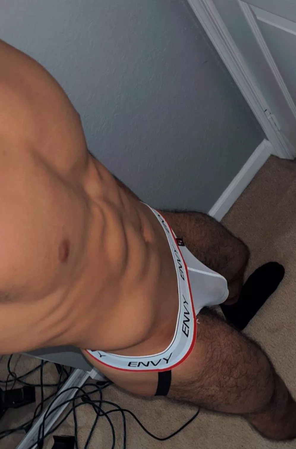 23 dl frat jock, stoned & horny af. mostly into white guys ( skinny or dadbods). must send face and asl. r@ceplay? verbal ++ precum++ hung++ sc👻: JOCTRAPP