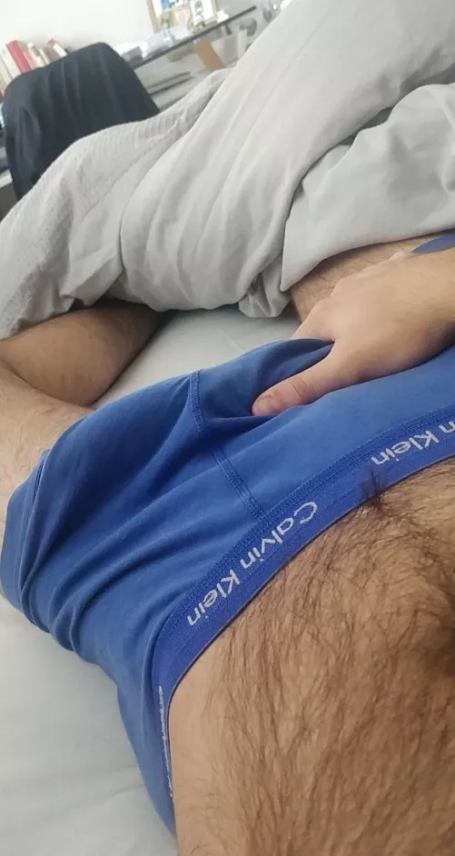 24 Italy inch fit hung hairy guy here. HMU anyone. Twinks ++ joeob_1504