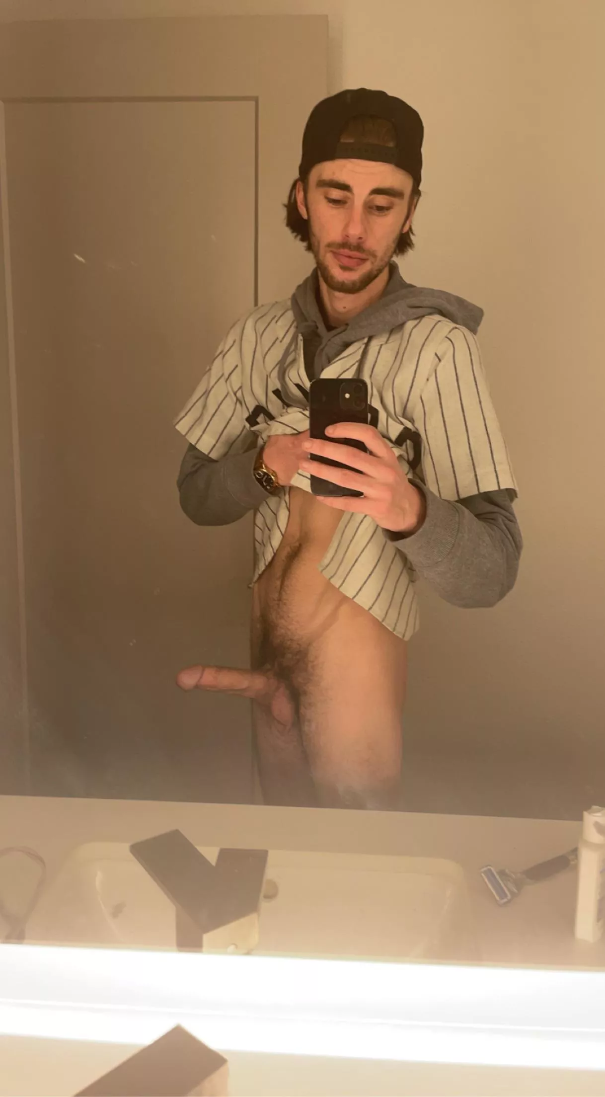 26M bull looking for hotwives in Austin Texas! Let me know
