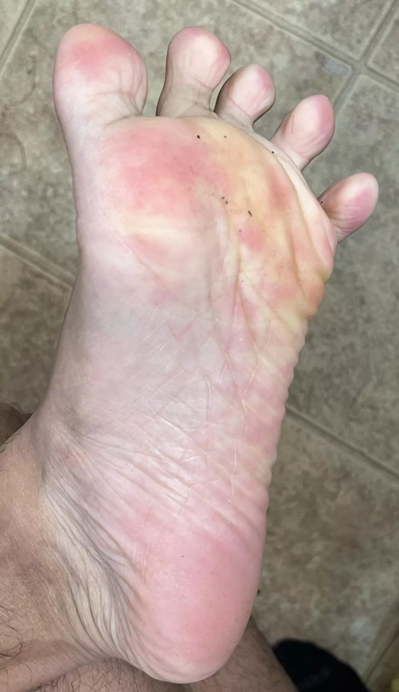 26m Connecticut-I took this picture just now.Anyone that wants to worship my Feet hmu so we can plan when to meet up Iâ€™ll literally handle you my feet & let you taste them without asking anything in return. Smell them,lick them or suck on them itâ€