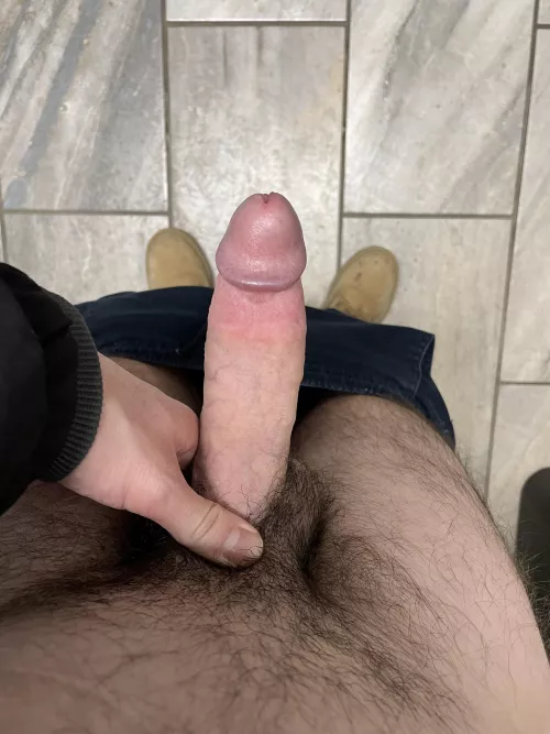 27 M super horny at work looking for other curious dudes, DM’s open!