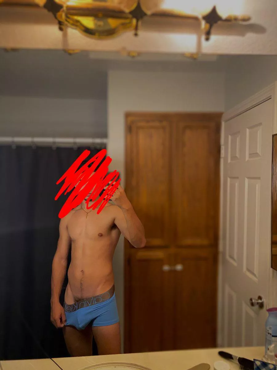 27 m USA. Morning wood. J_smith956789 slim/fit guys hmu. Pits are hot. Curious bros ++