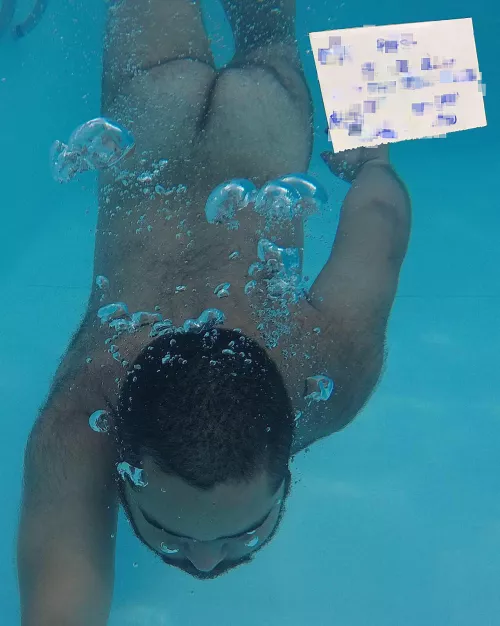 [35] No matter if it’s the sea or a pool. Freedom is all that counts!