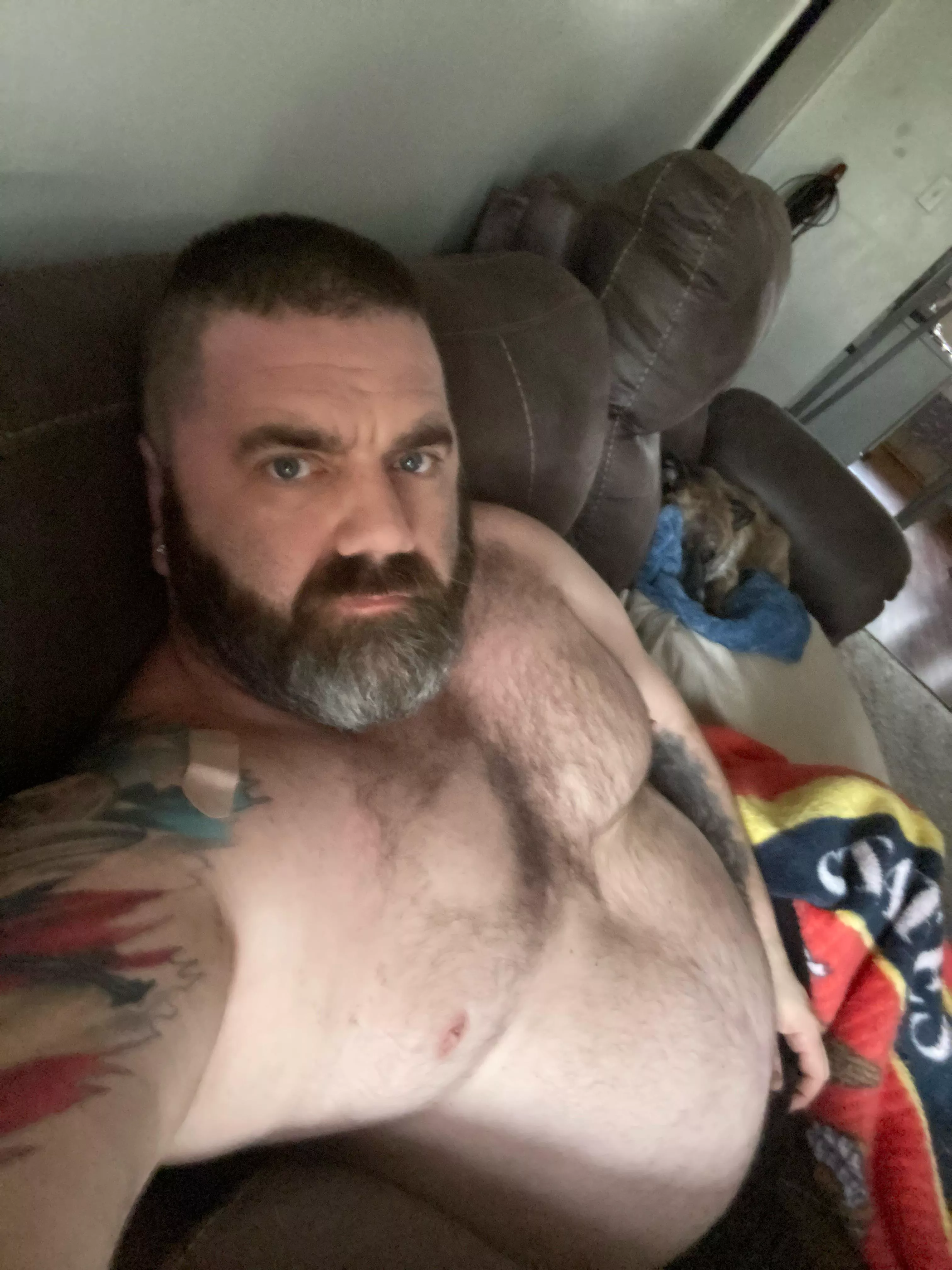 47 [m4f] anyone wanna chat with me