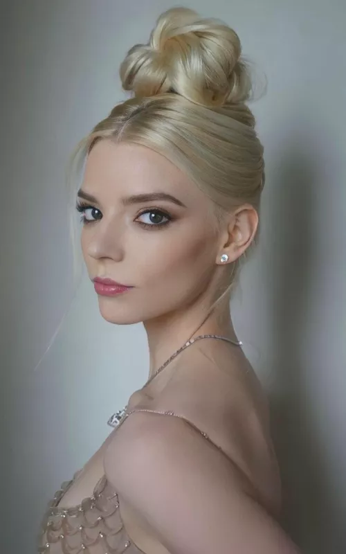 Anya Taylor-Joy (pic from last night)