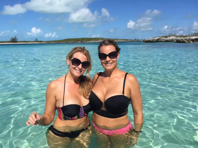 Both of these blondes