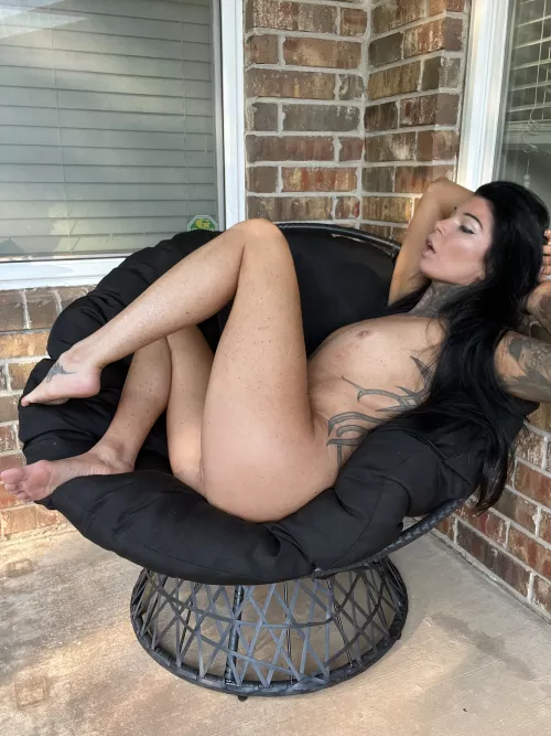 Caress this body with your eyes