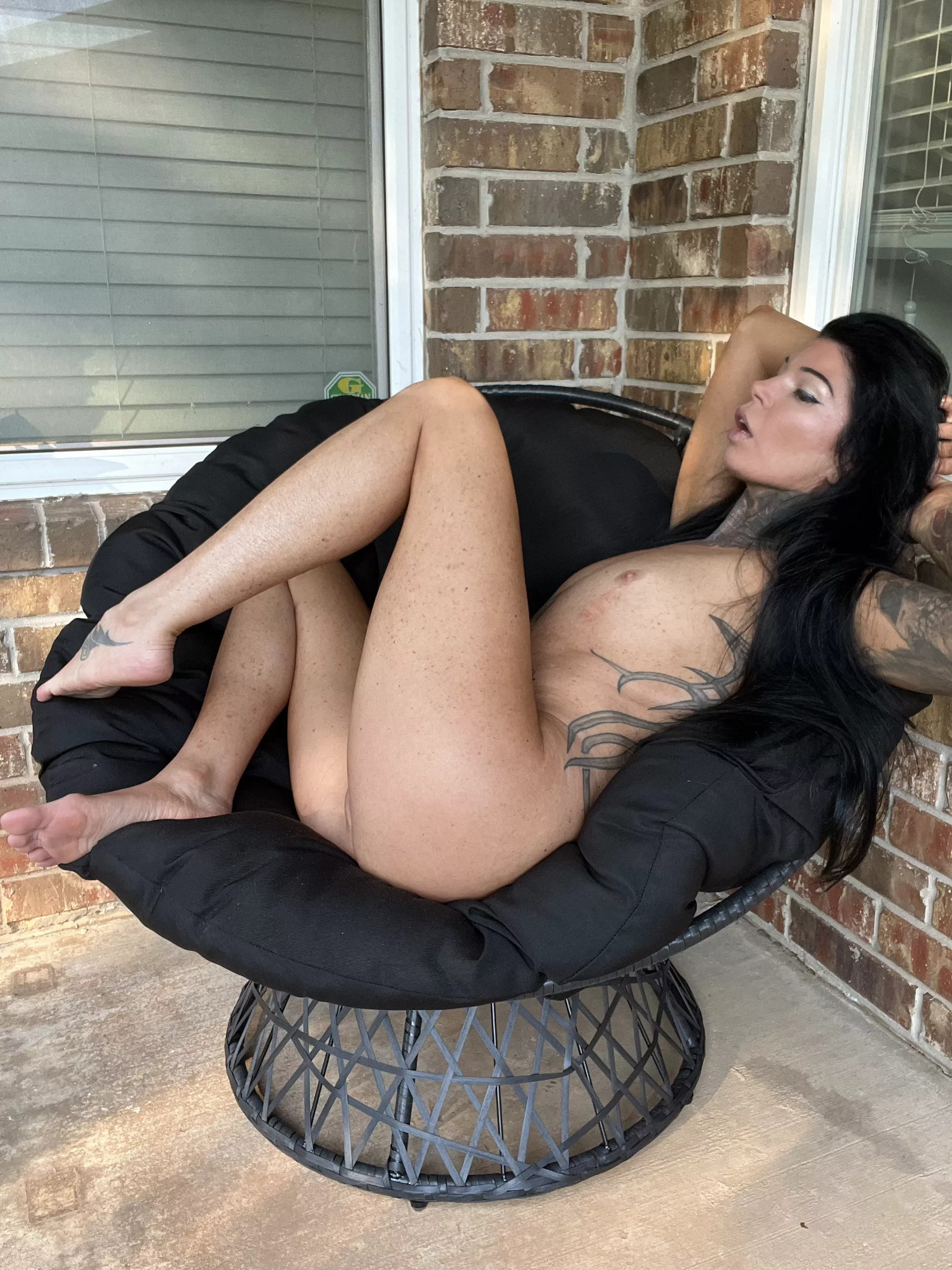 Caress this body with your eyes