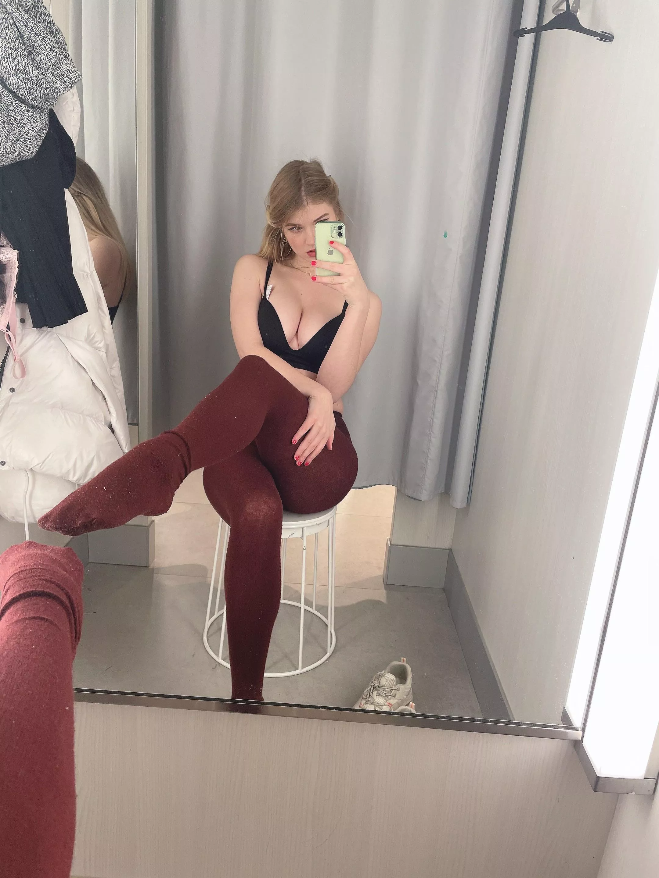 Changing room selfie 😋 yay or nay