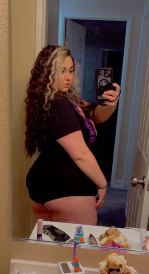 Come get you a slice of this Gothicc Cake before it’s all gone…