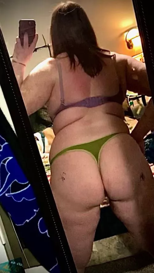 Enjoy my tatted ginger booty!