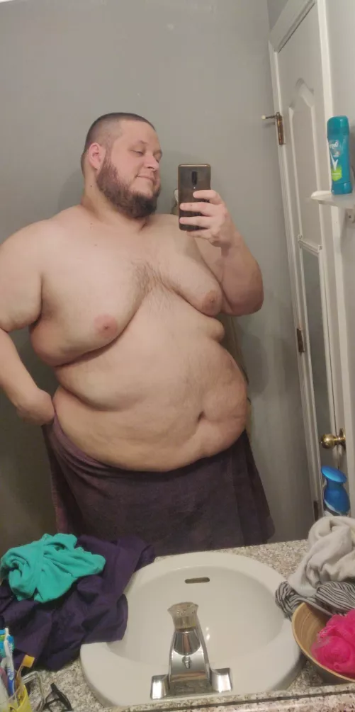 Fresh out the shower! Wanna see what's under my towel? 😏