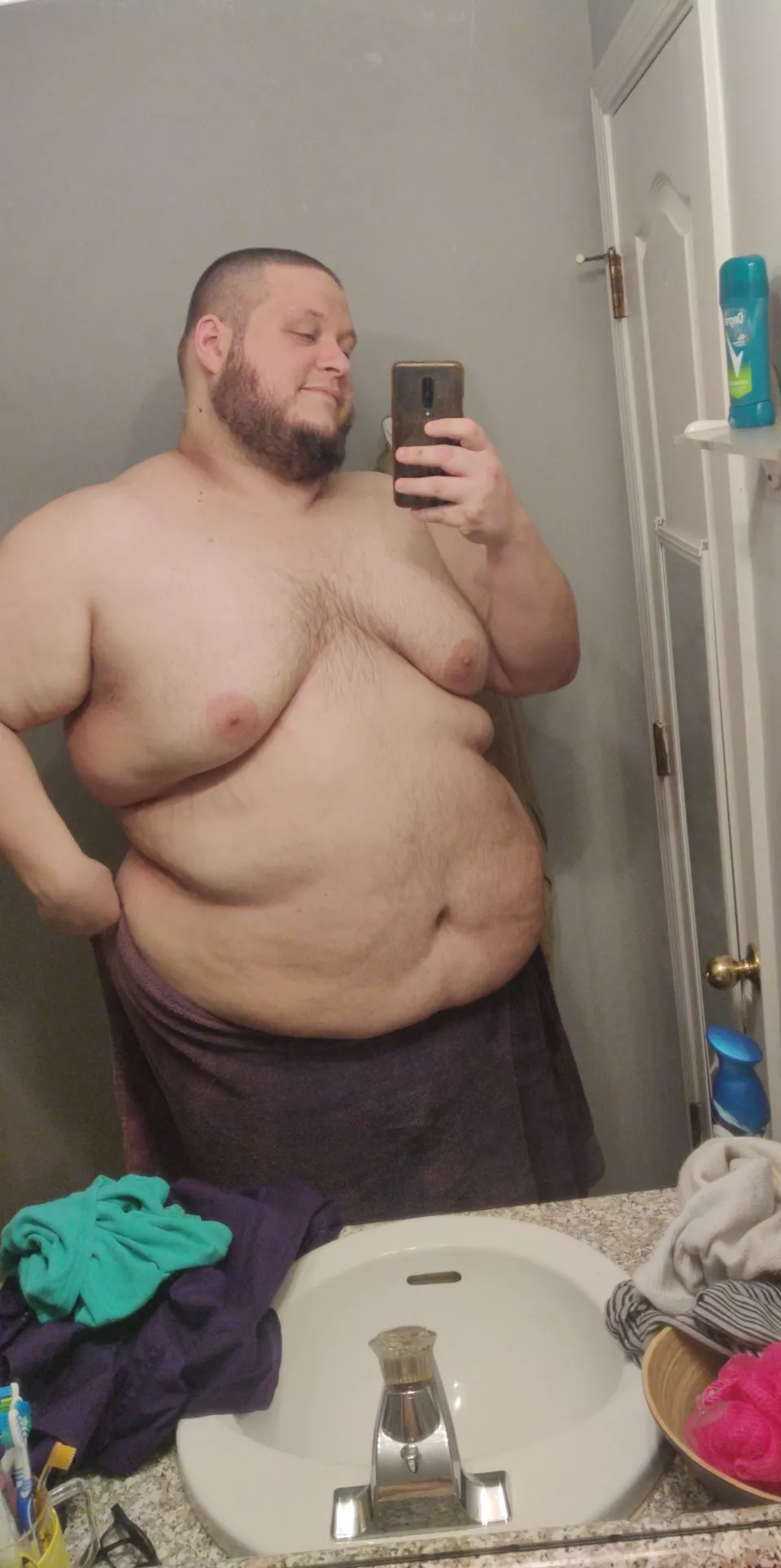 Fresh out the shower! Wanna see what's under my towel? 😏