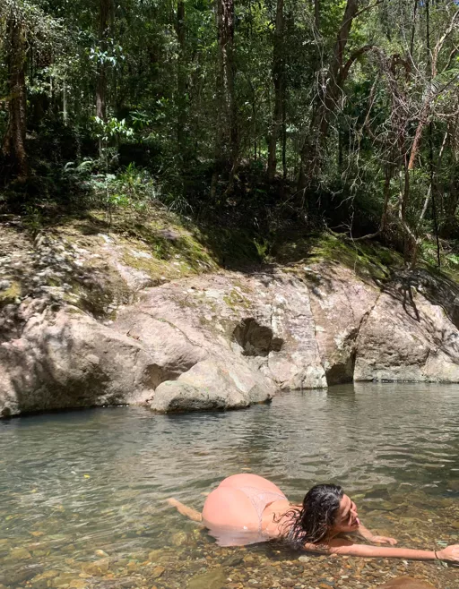 Having fun in the backyard's crystal clear river🍑