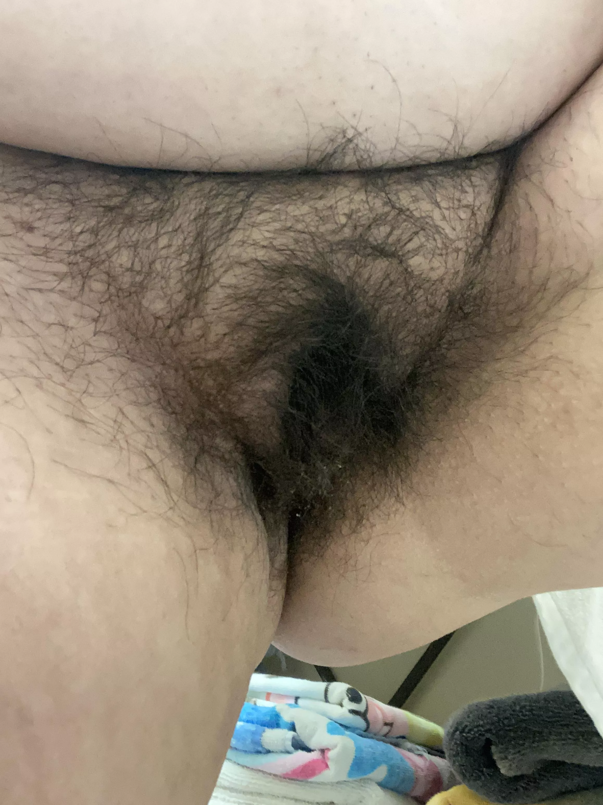 Here’s what an all natural Milf pussy looks like, enjoy.