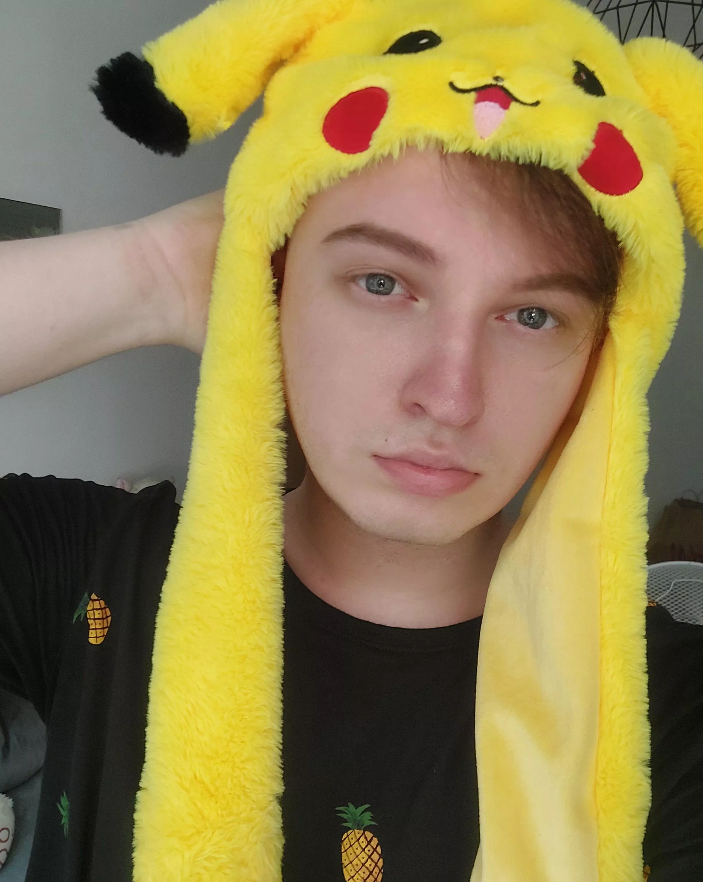 Hii. Any league of legends players here? I am on EUNE and I badly need a friend to play rankeds with. HMU 🤗