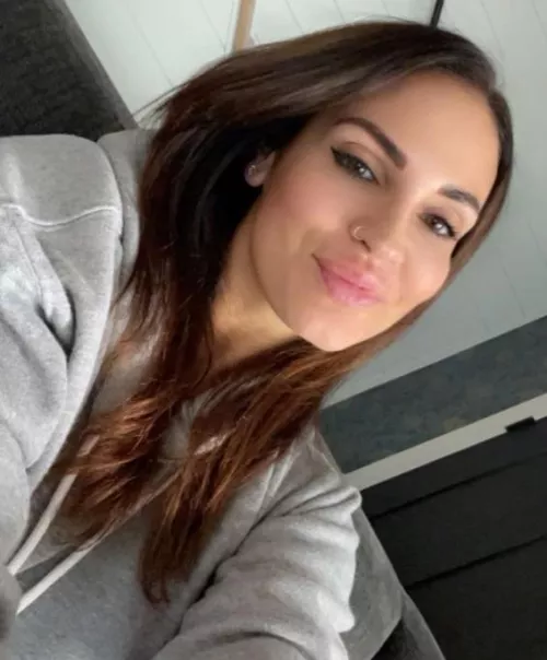 I want to cuddle 44 [F]