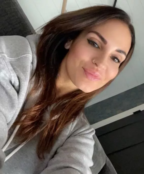 I want to cuddle 44 [F]