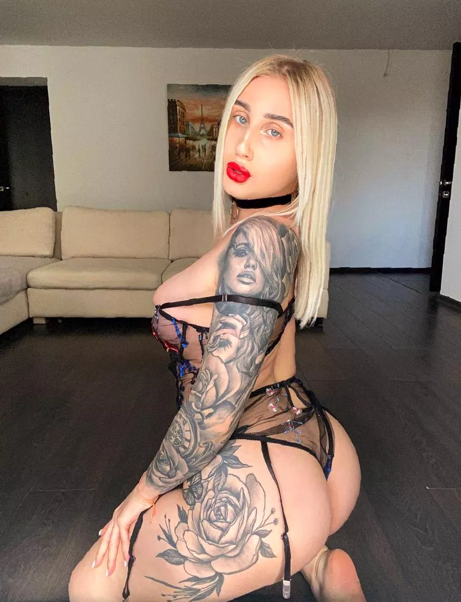 I'm alone and I need a good fuck today