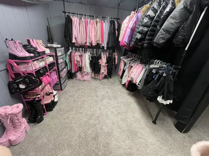 in love with my wardrobe💗🖤