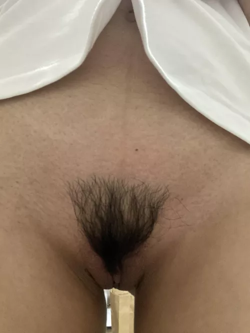 Insert your finger here. (f)