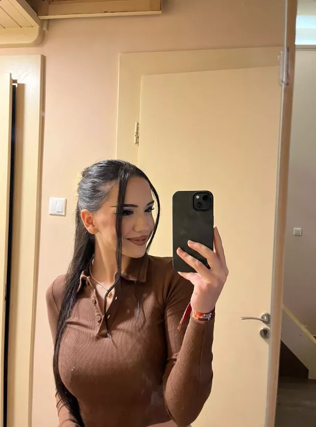 Lana (@littlesweetgirlnextdoorbackup) [Instagram]