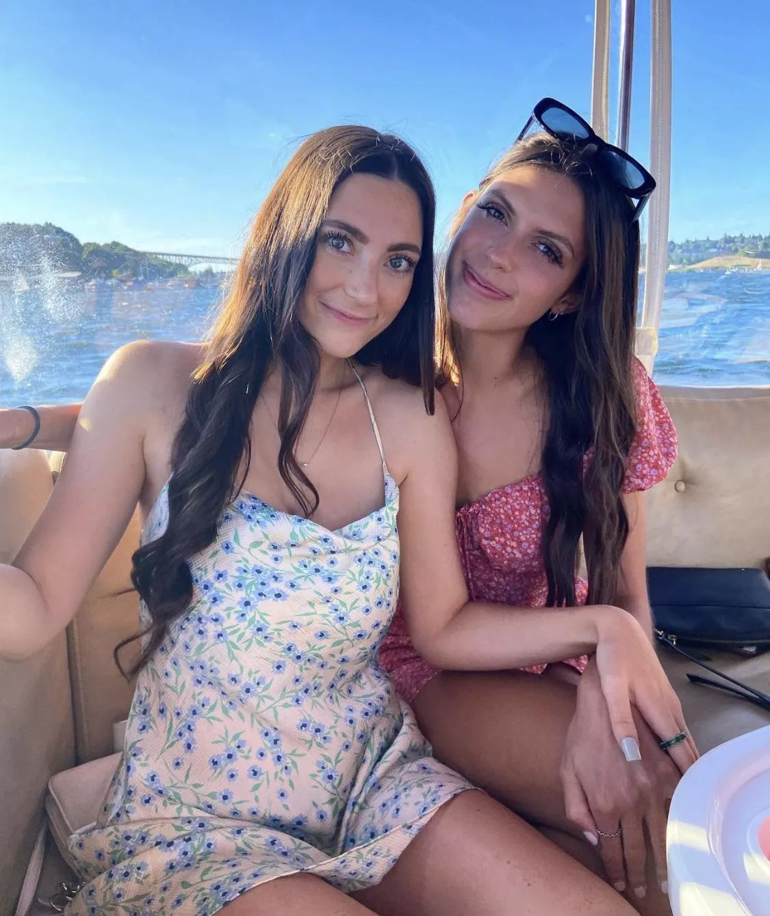 Left or right 🤤🤤😍😍