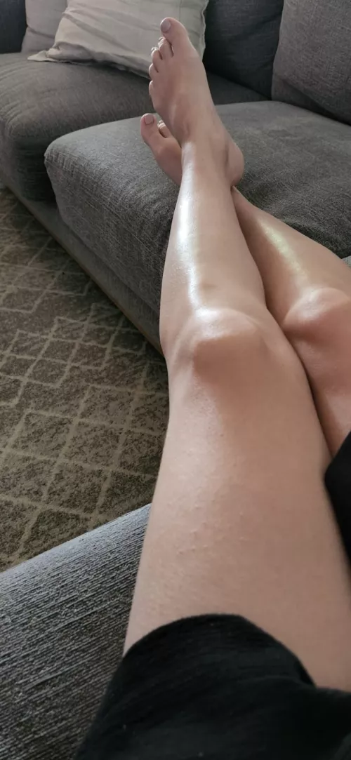 Long legs laying on the couch😉