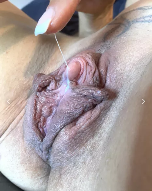 Look at that yummy girl goo!