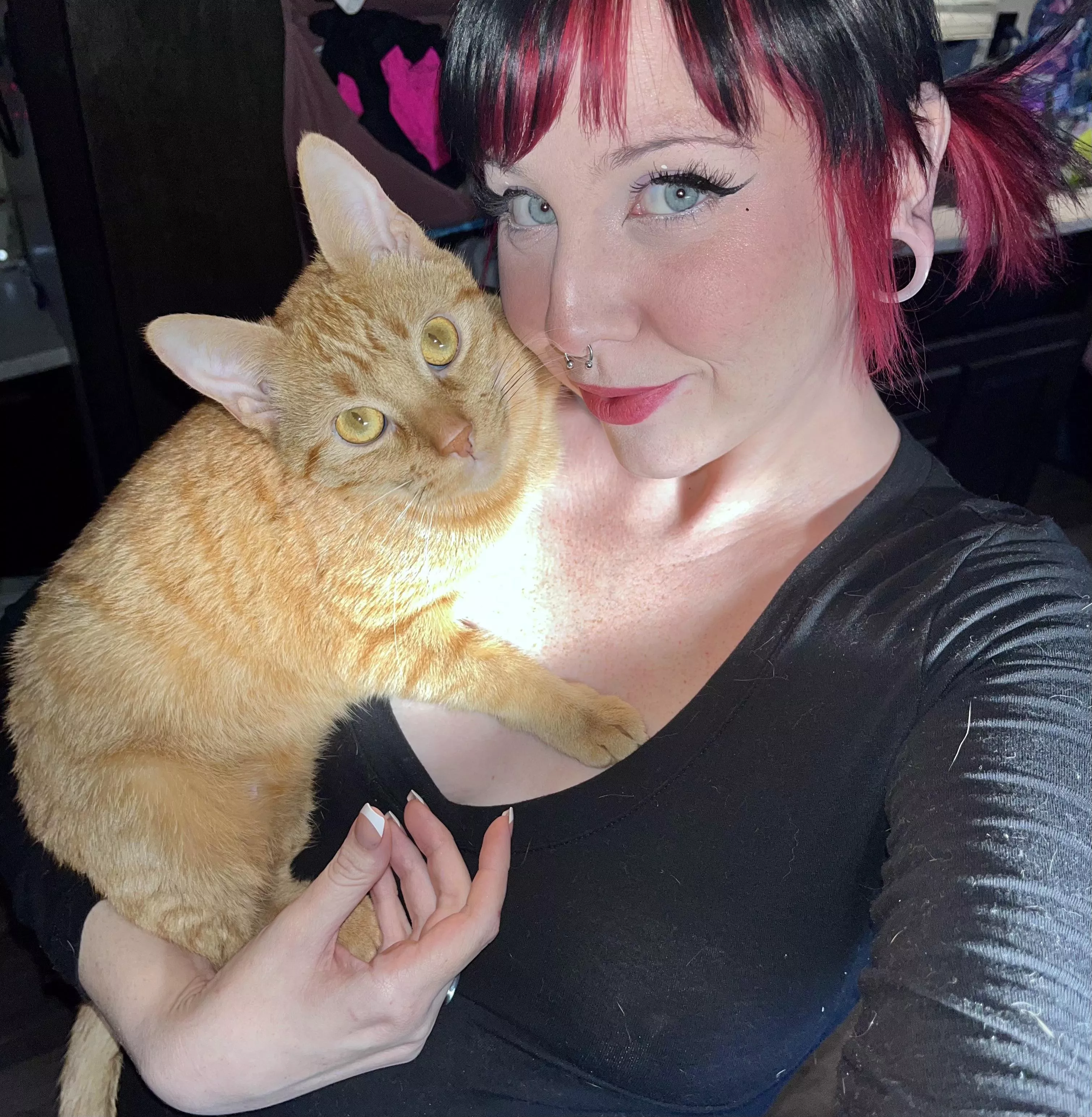 Me and my baby are both short hairs girls but she definitely is the cuter of the two ❤️