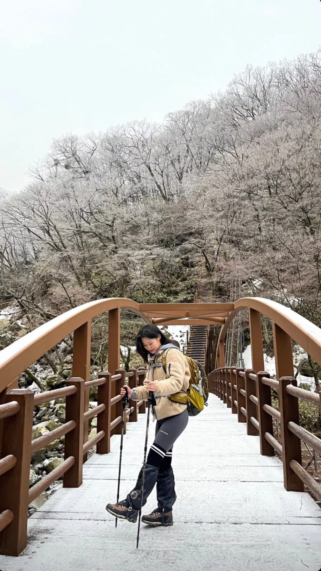 My Korean friend doesn't belive she is wallpaper material...