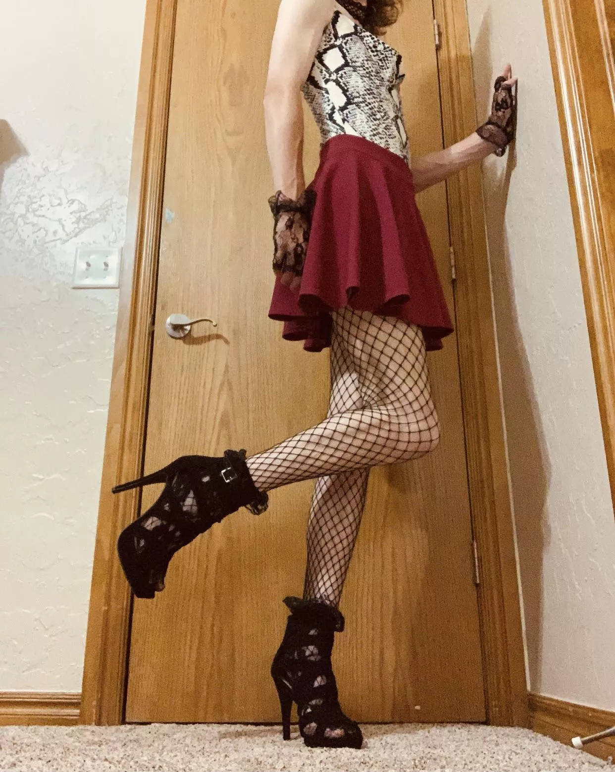 my leg pops when im excited :3