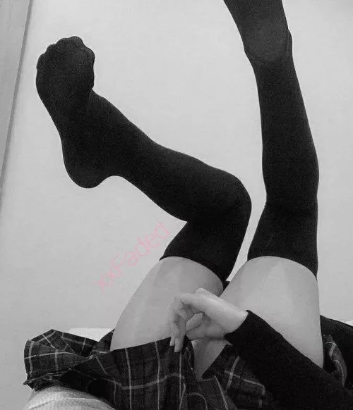 No panties underneath should take a peek