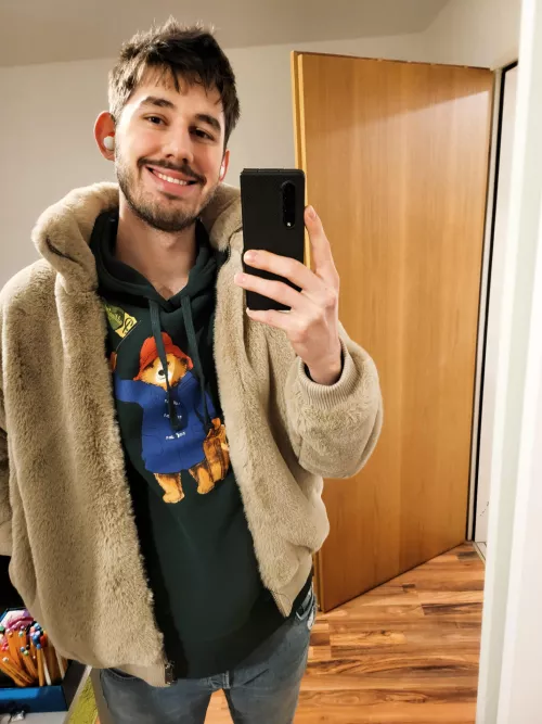 not me thinking resembling a Teddy bear will make people wanna hug me... 😅