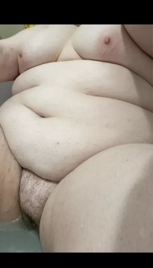 Obsessed with how perfectly plump I look here when I’m naked & in the bath !! I wanna hear all about what you’d do to me if youwere here !