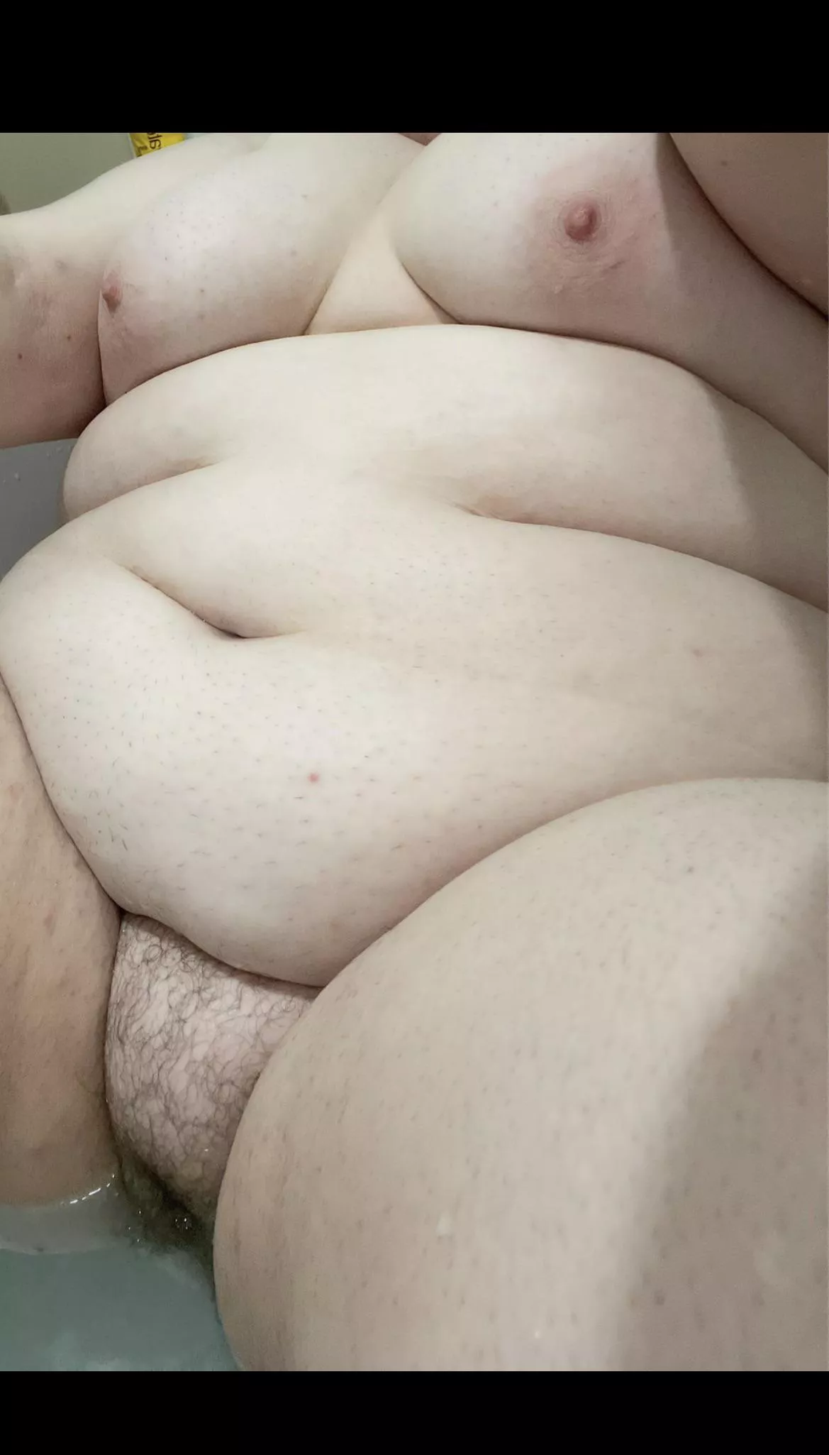 Obsessed with how perfectly plump I look here when I’m naked & in the bath !! I wanna hear all about what you’d do to me if youwere here !