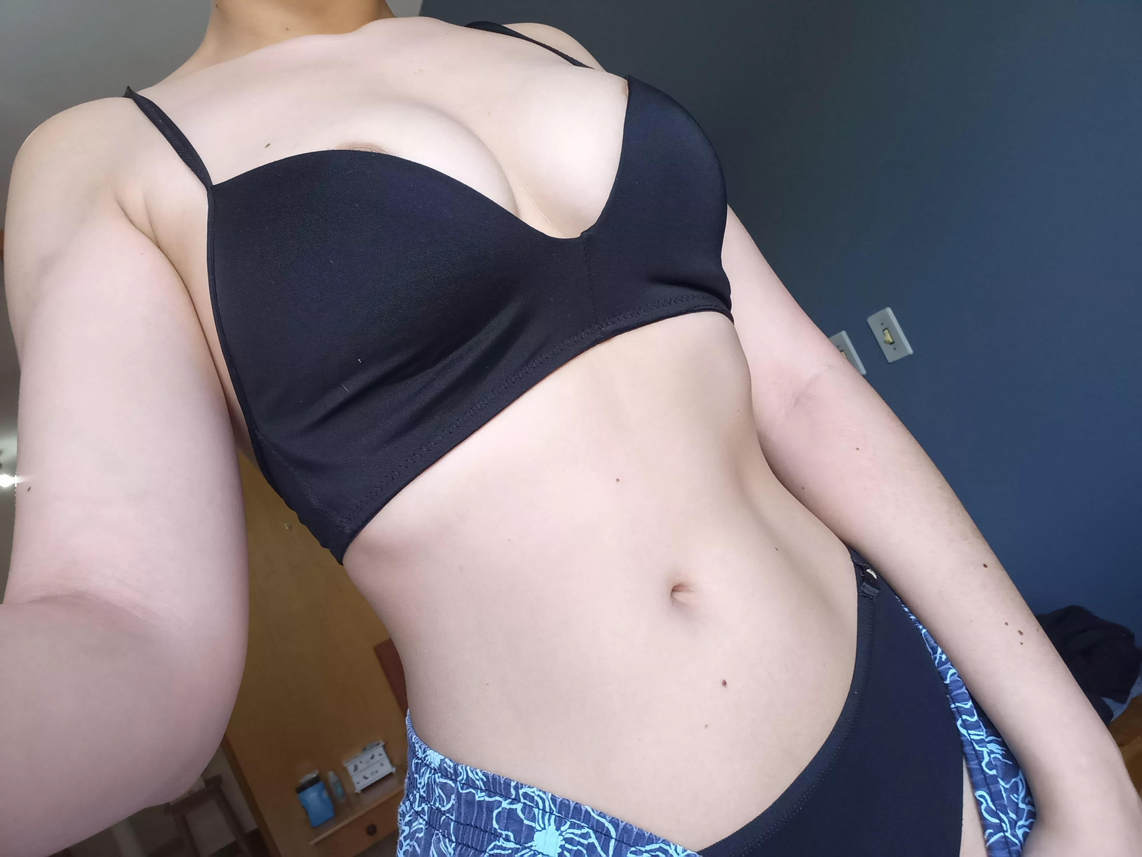 oh hot lesbian gods, give me abs 🙏