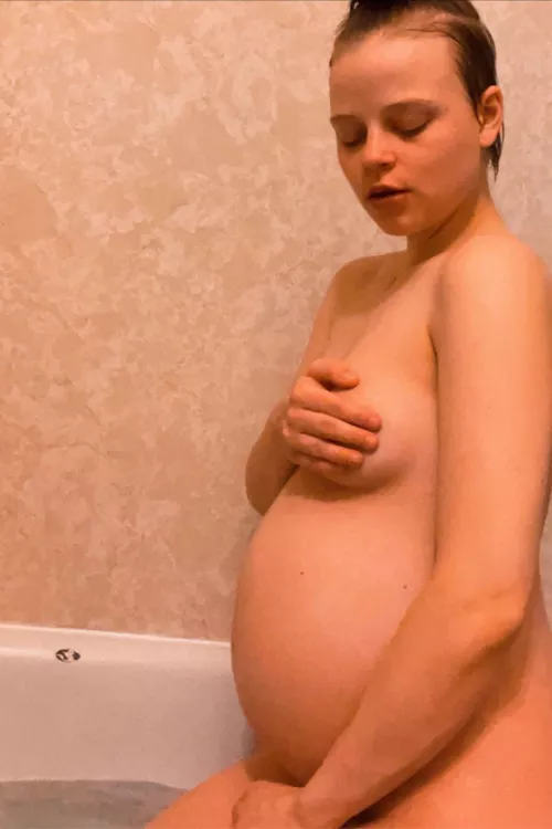 Only a day left of being pregnant 😅💦