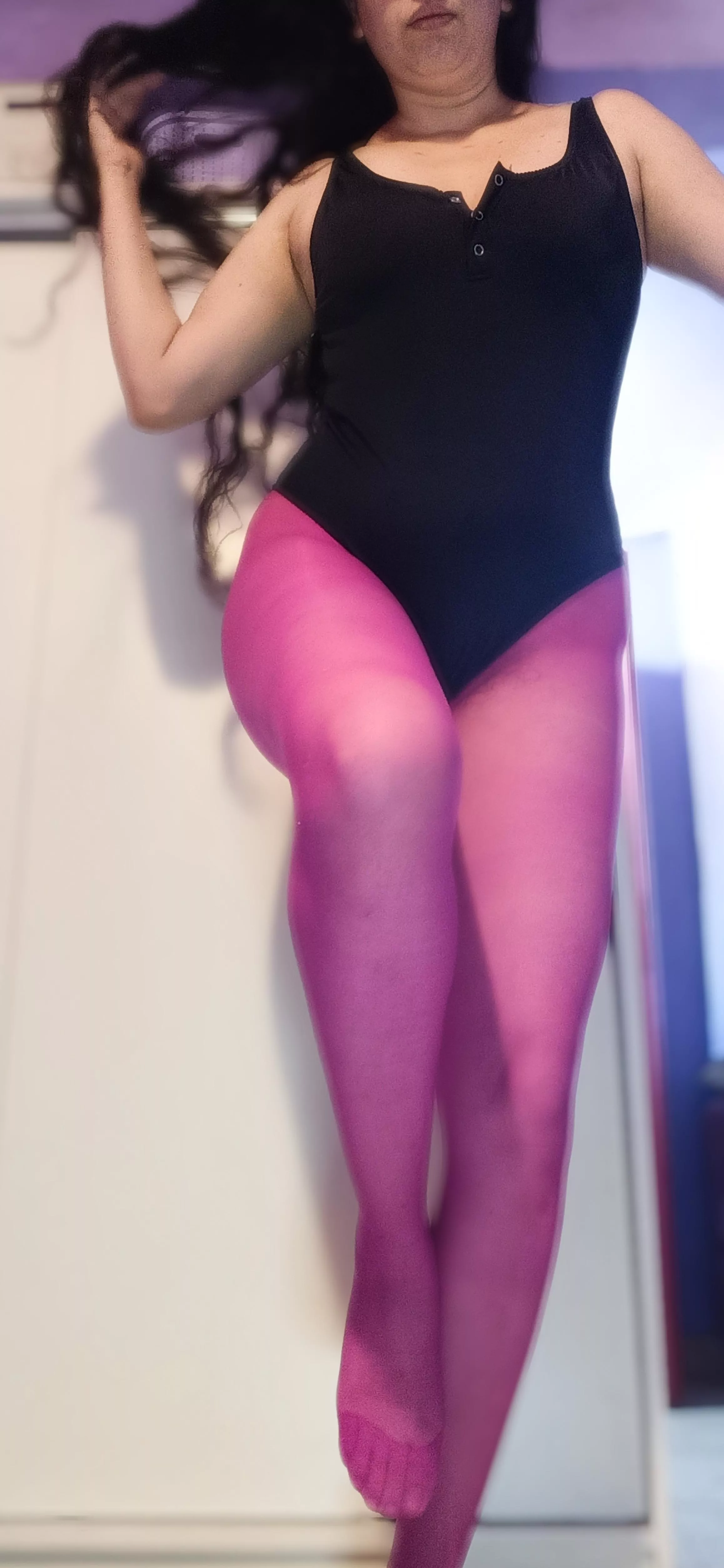 PANTYHOSE IN TALL GIRL