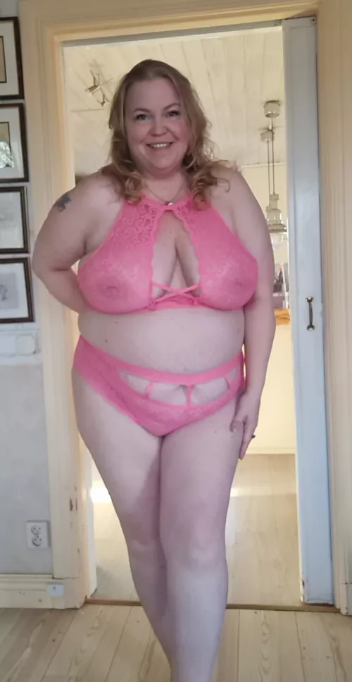 Perhaps pink is for girls and not milfs...