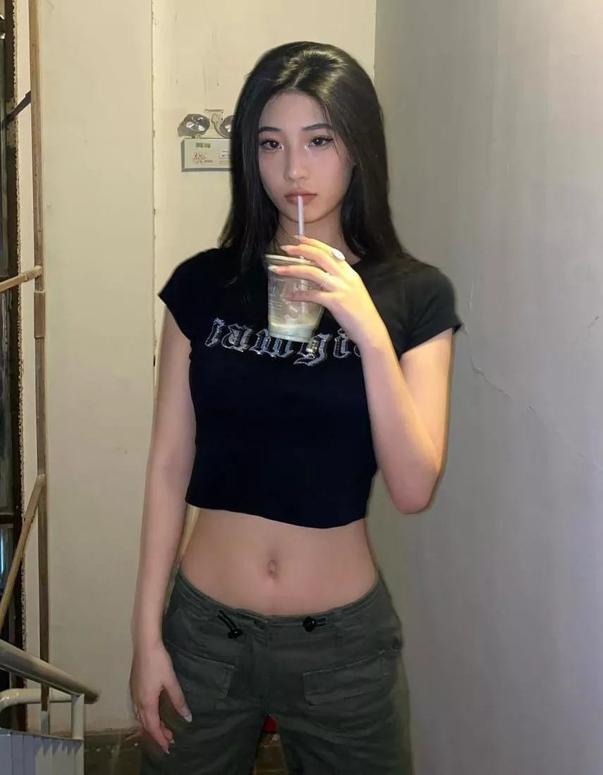 Pretty midriff