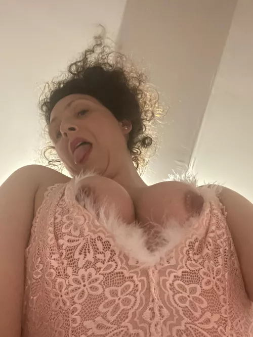 Sunday night Milfie playtime