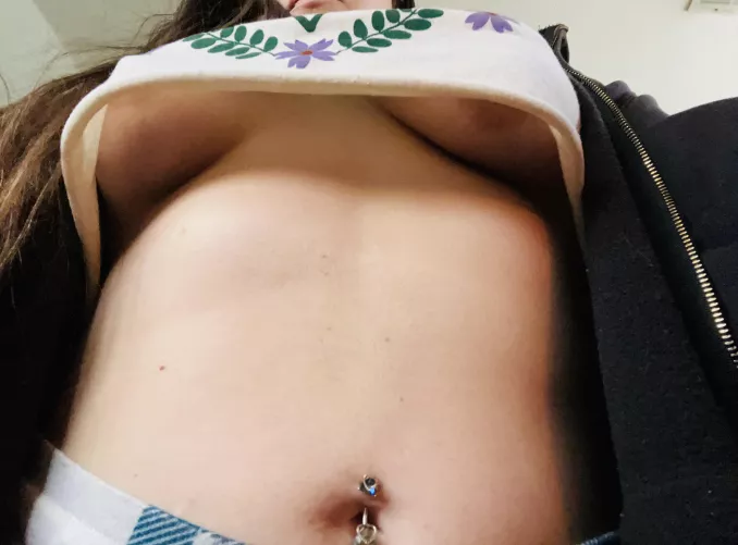 Sundayz crop top. [F]