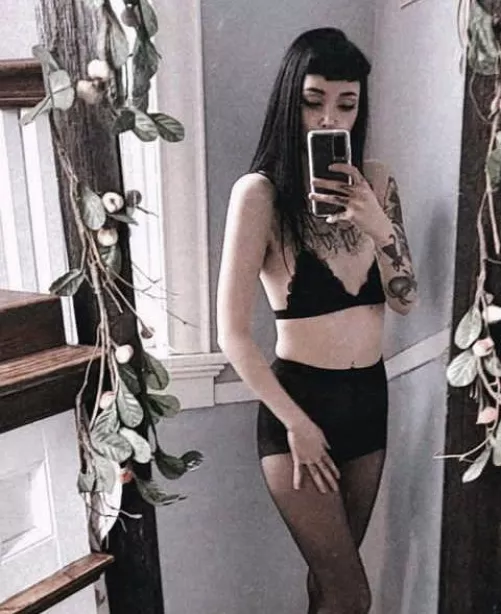 Upv if you want my toes in your mouth [domme]