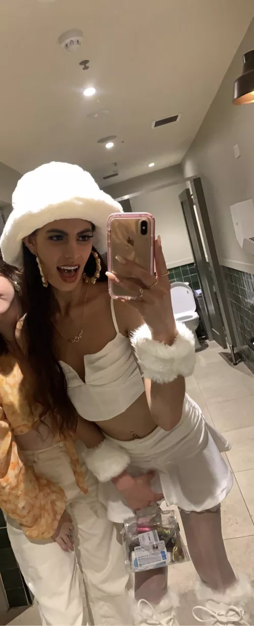 wanna get wild tonight with my girls 😉